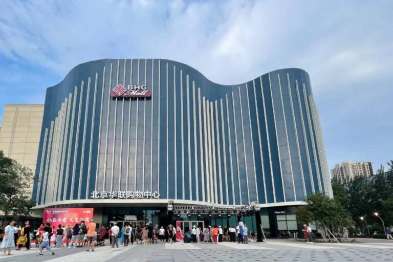 Hotel dan fasilitas komersial