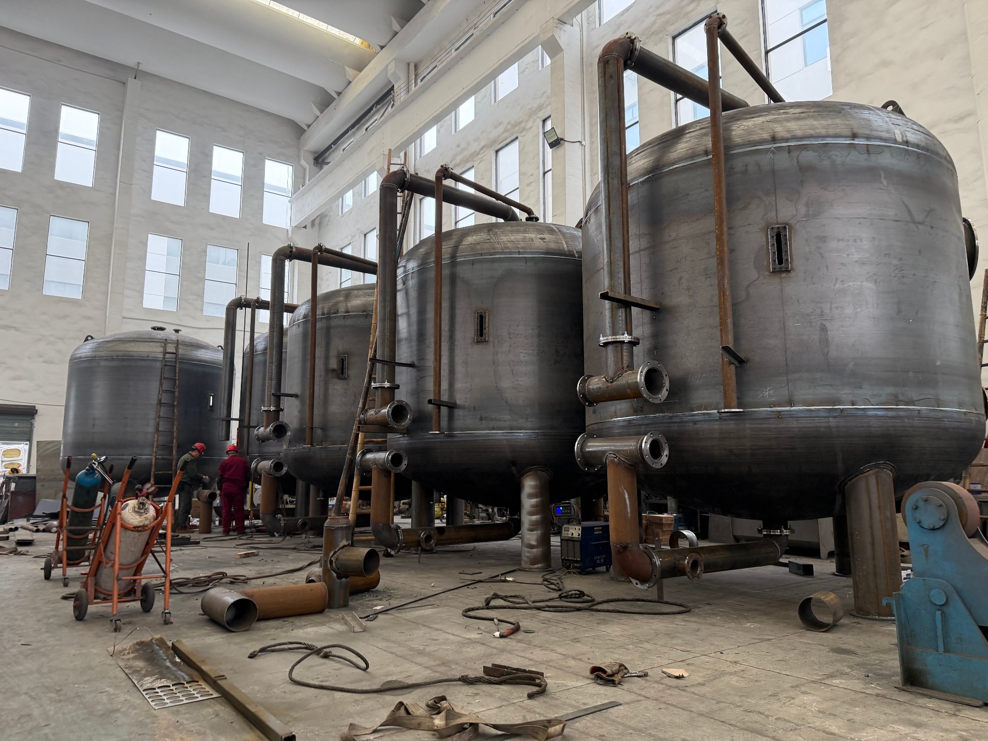 Unit peralatan proses fabrikasi khusus di pabrik SYNERAQUA